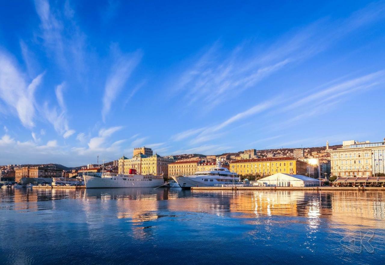Charming Rijeka City Center Apartment Renee Bagian luar foto
